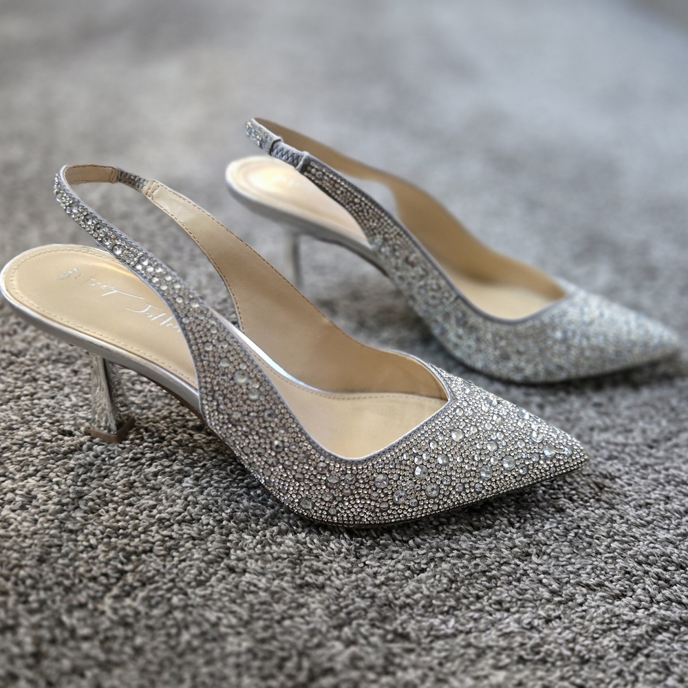 Betsey Johnson Mya Slingback Pointed Toe Pump size 8.5
